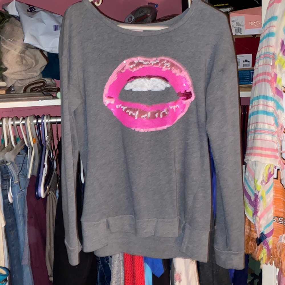 Juicy Couture size m grey w/sexy pink lips